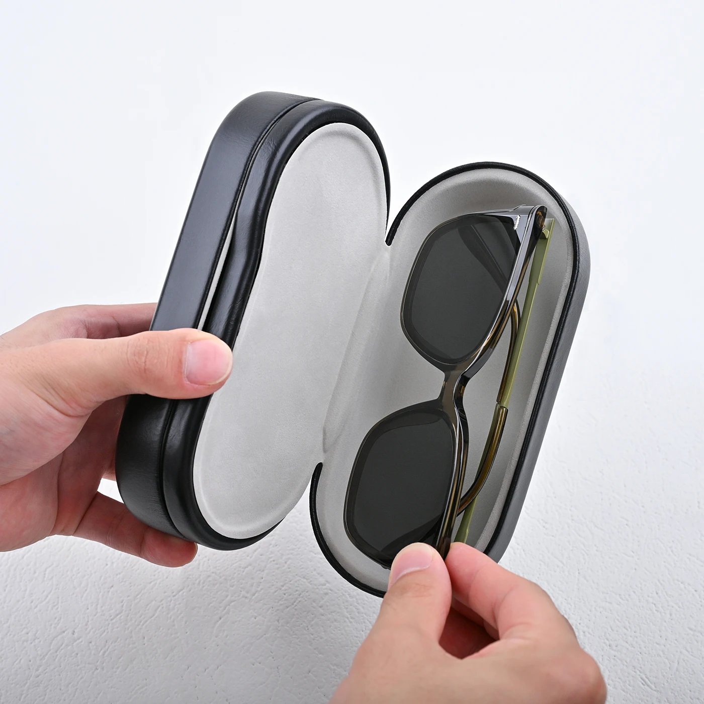 حافظة نظارات كبيرة؛ حافظة نظارات قصر النظر متعددة الوظائف من الجلد المقاوم للضغط.