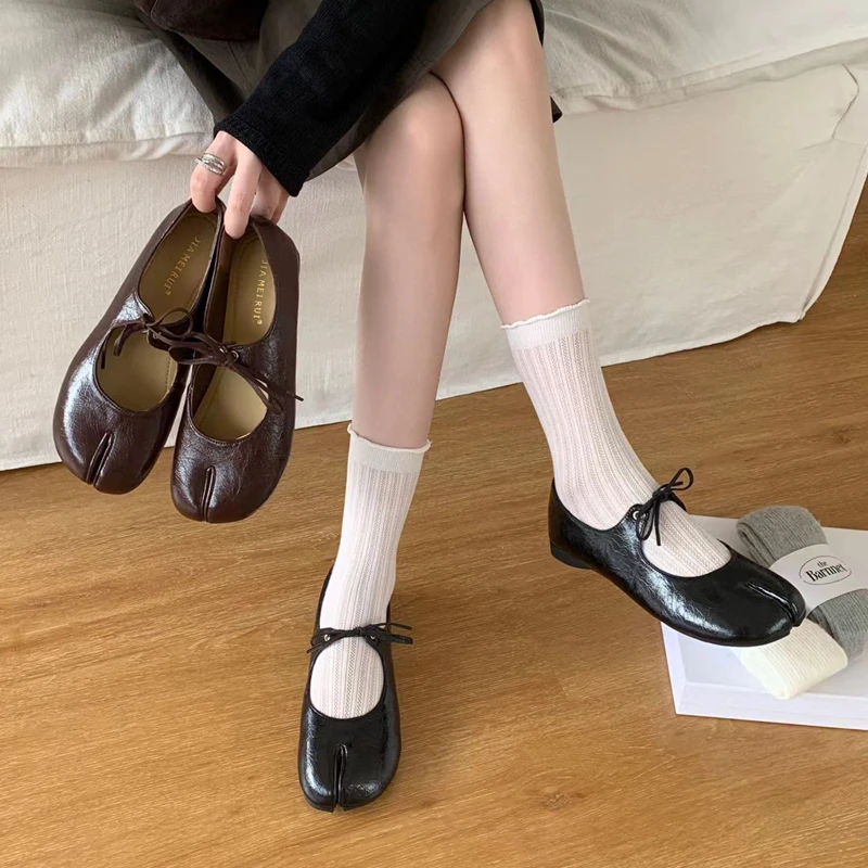 

SUOJIALUN 2025 Новые брендовые женские туфли на плоской подошве, модные туфли Мэри Джейн на мягком плоском каблуке со шнуровкой, мягкое платье на плоском каблуке, одинарное S