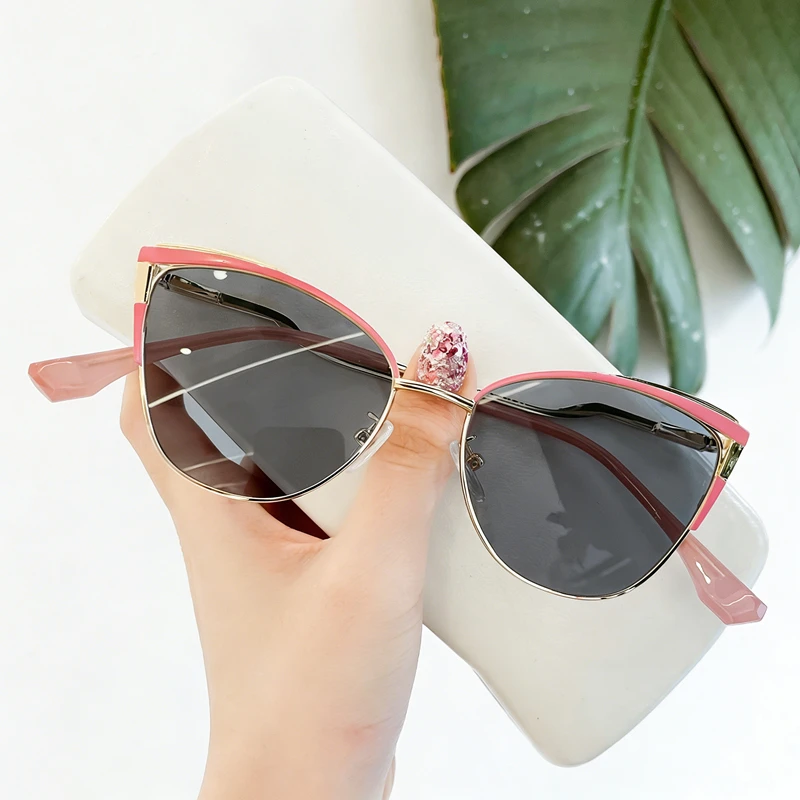LOERHUNAR 2026 New Simple Fashion Cat's Eye Design Women's Myopia Sunglasses Customizable Optical Shading Prescription Glasses