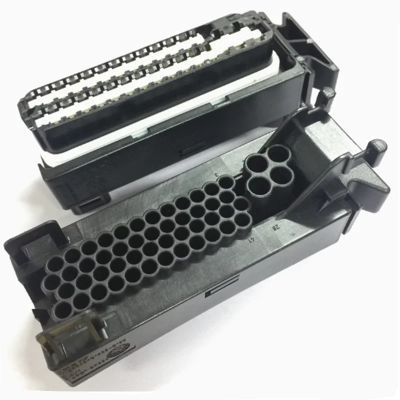 1393450-1 13934501Plastic shell connector