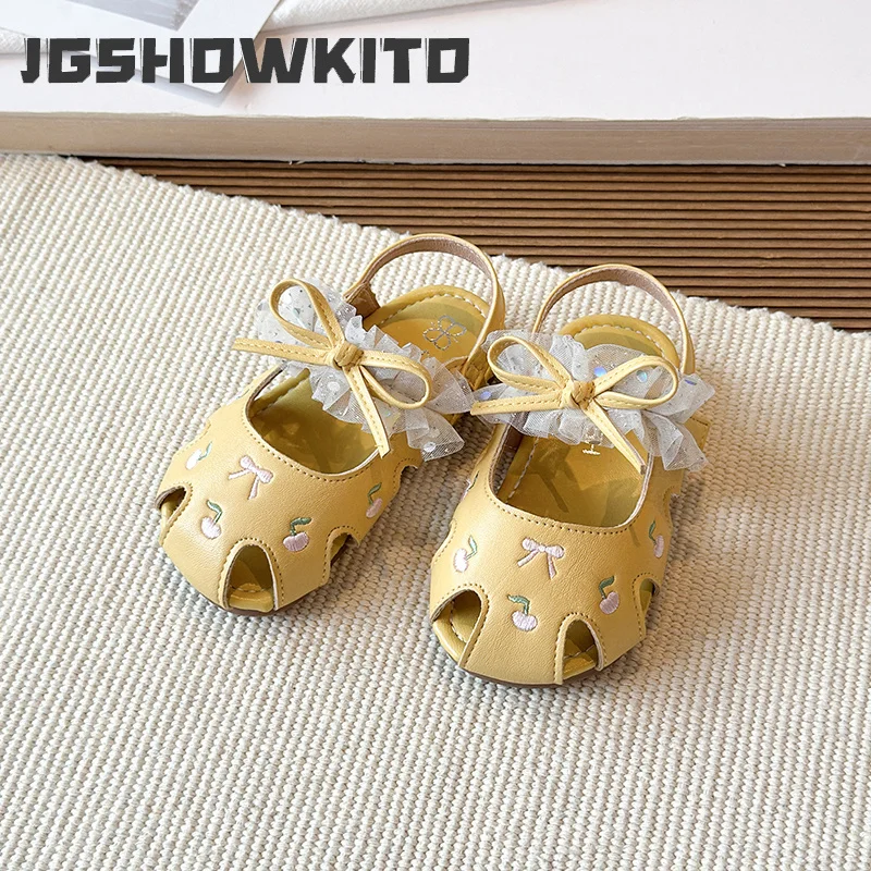 

JGSHOWKITO Summer Children Party Sandals Cute Embroidered Girls Closed Toe Sandals with Bow Princess Wedding Kids Flat Sandals