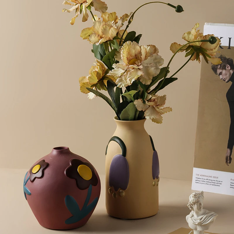 Creative Ceramic Vases, Aromatherapy Bottles, Household Products And Decorative Flower Arrangements Are The First Choice