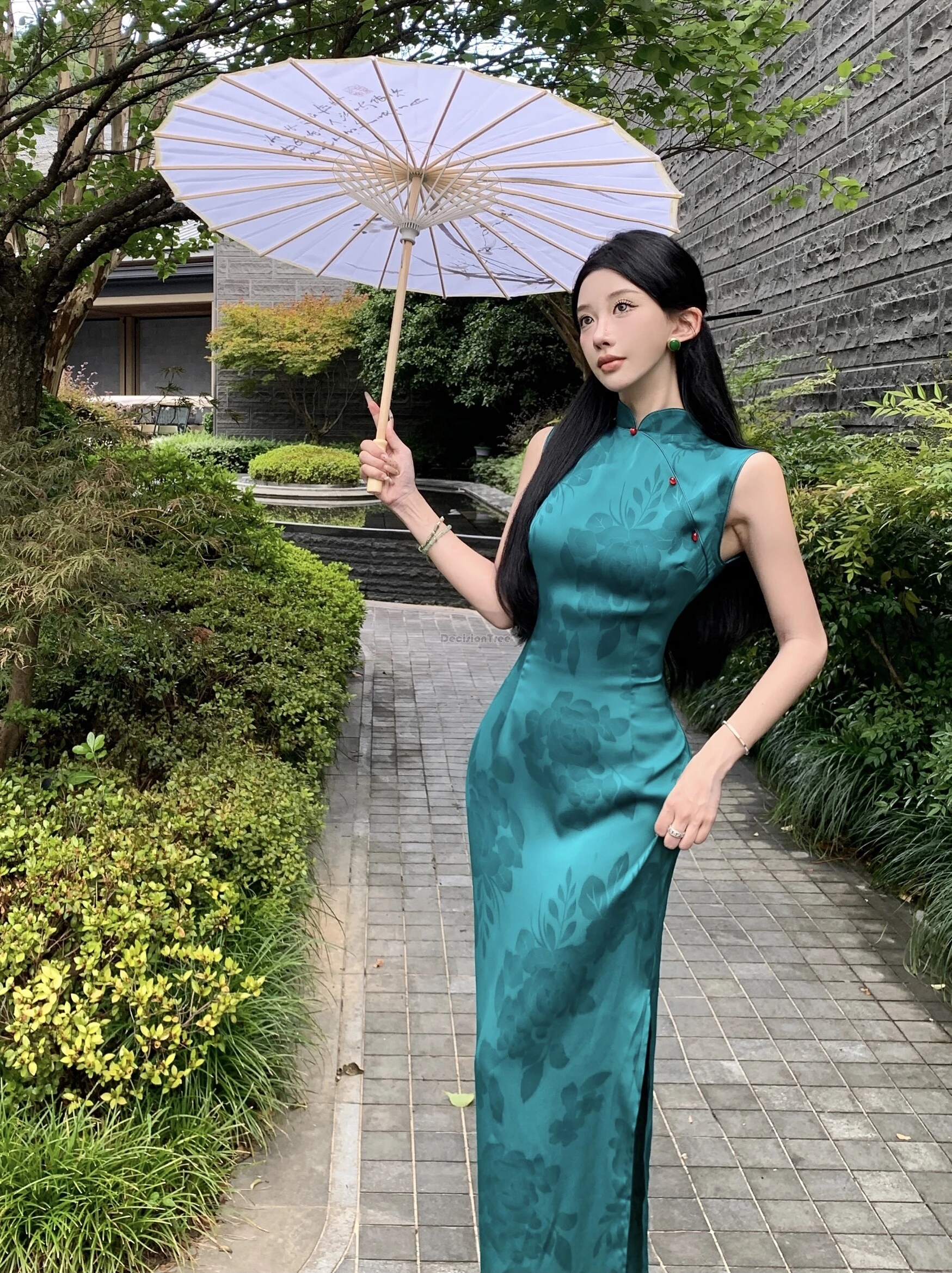 

2025 new chinese traditional style jacquard satin cheongsam sleeveless stand-up collar slimming women retro long qipao dress