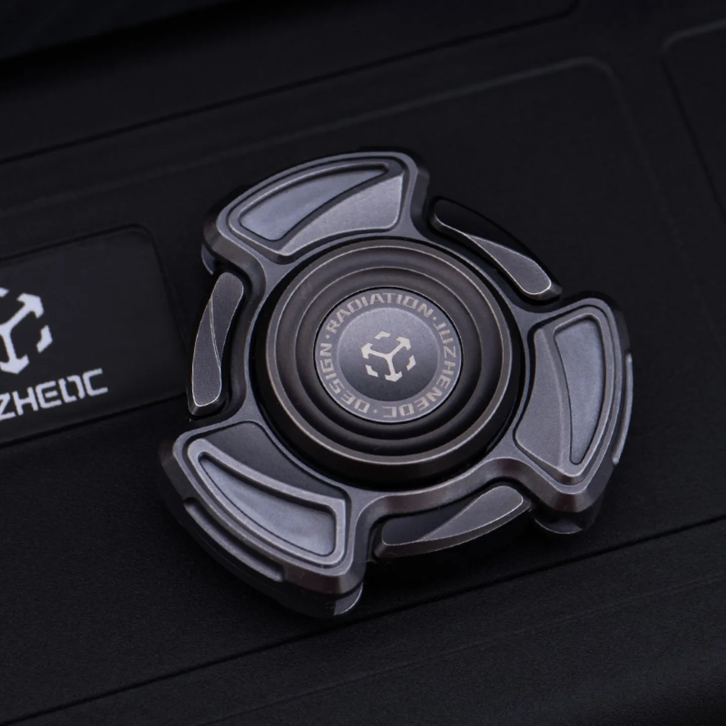 لعبة تخفيف الضغط لسطح المكتب من Matrix EDC Radiation PRO بفتحة درع داخلي مكونة من ثلاث صفحات #6