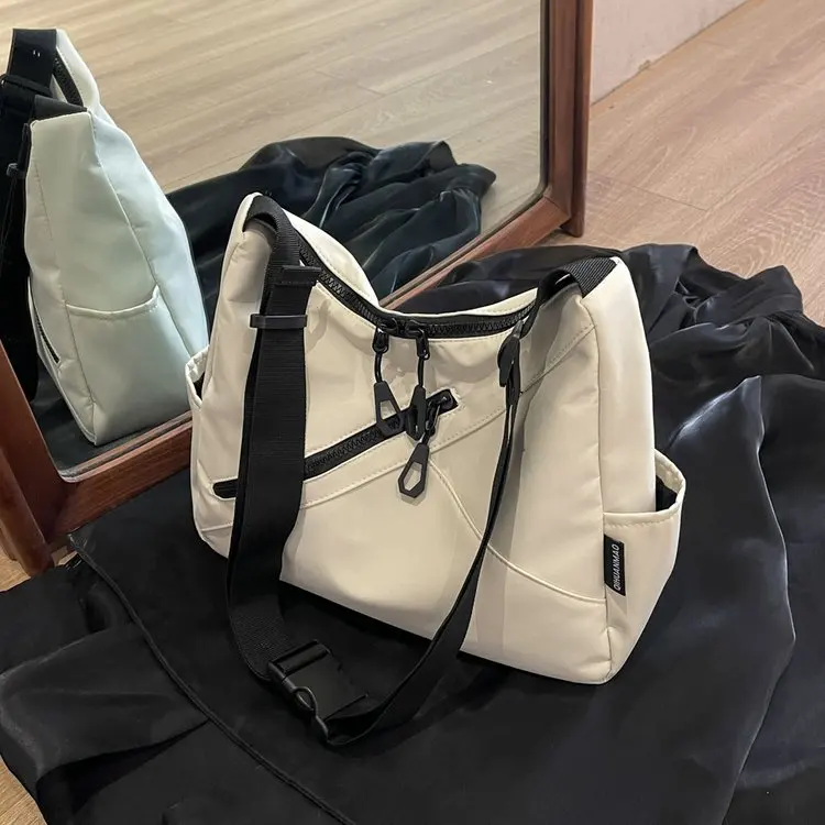 

Large-capacity Casual Commuter Bag Women's 2025 New Personalized Fashion Shoulder Bag Korean Version Messenger Bag