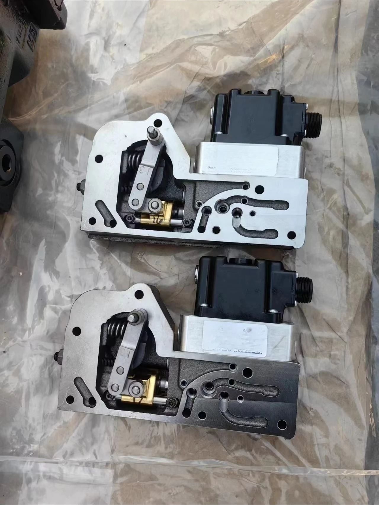 MCV116G4201 KVEBB1402 KVEBB0504 Hydraulic Pressure Control Pilot Control Valve KVEBB0704 KVEBB1804 KVEBB1004
