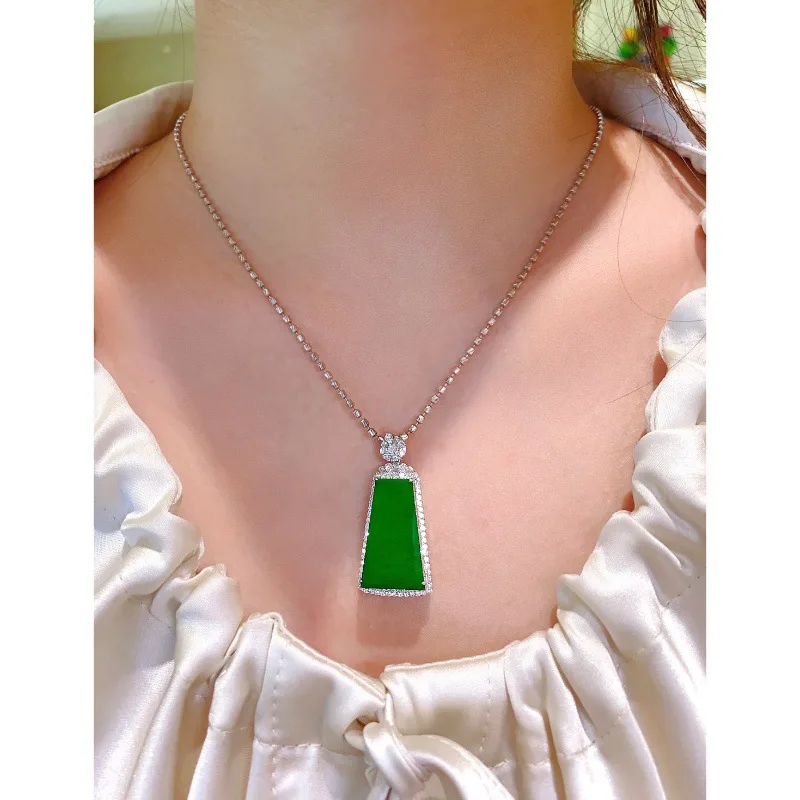 Natural Emerald jade Necklace 18K Gold Inlaid Ice-like Manyang Green a Goods Safety Buckle Pendant