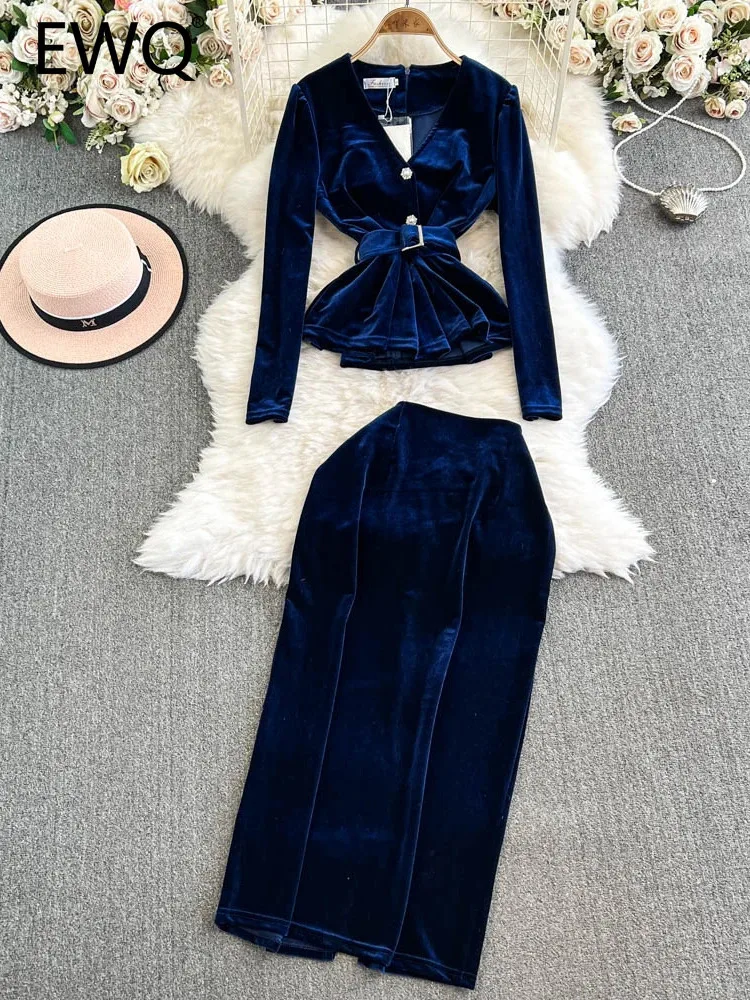 EWQ French Style Vintage Velvet Two-piece Set Women V-neck Pearl Button Belt Gathered Waist Tops With High Waist Skirt 27X1907