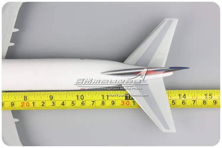 1:200  Delta Airlines 36cm DELTA Boeing 747-400 Plastic Assembly Simulation Aircraft Model for Plane Collector