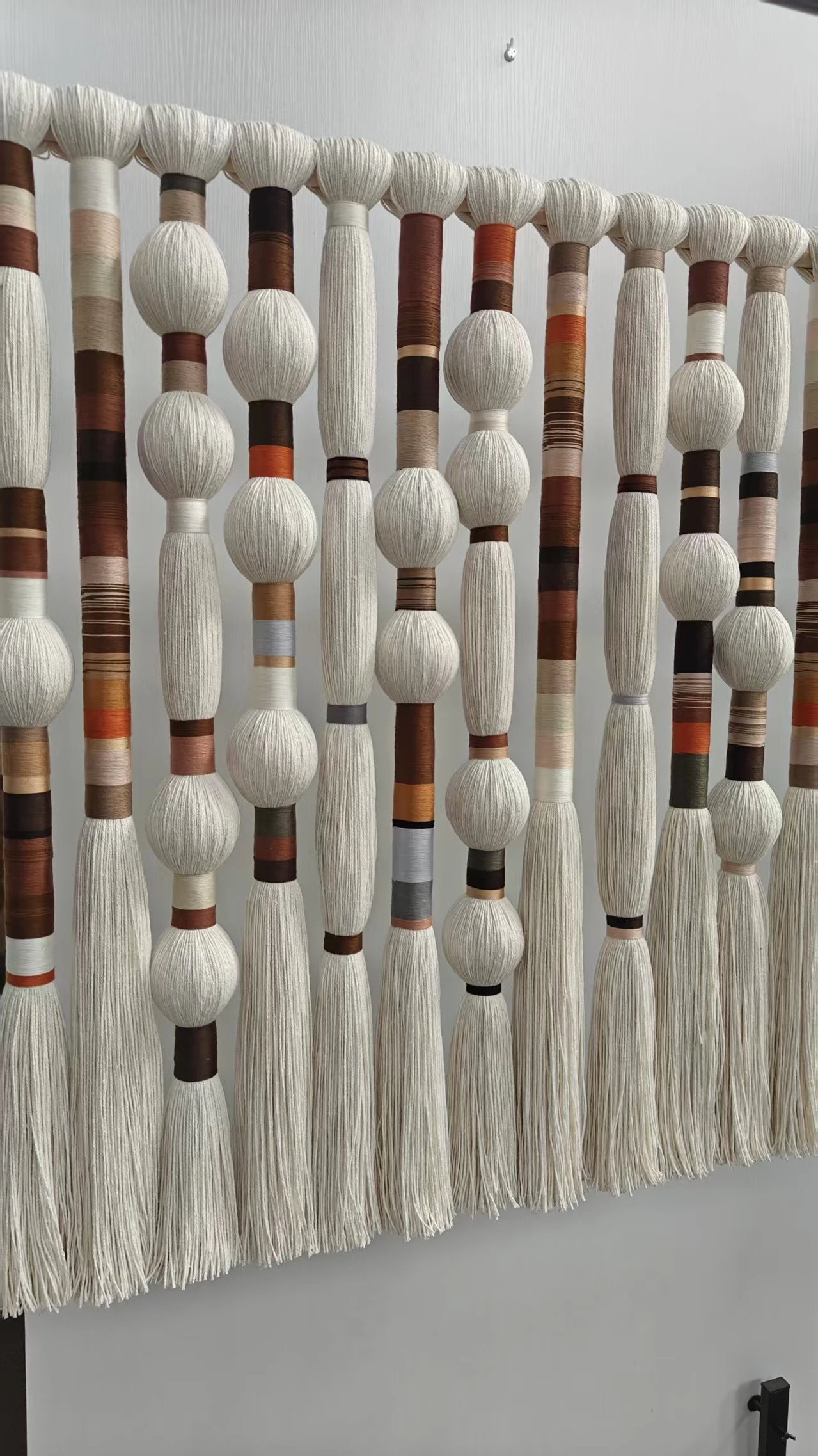 #￥Lightweight Ornament 8mm Cord Spiral Knot Green and Brown Macramewallhanging with Long Tassel for Macrame Gallery Wall