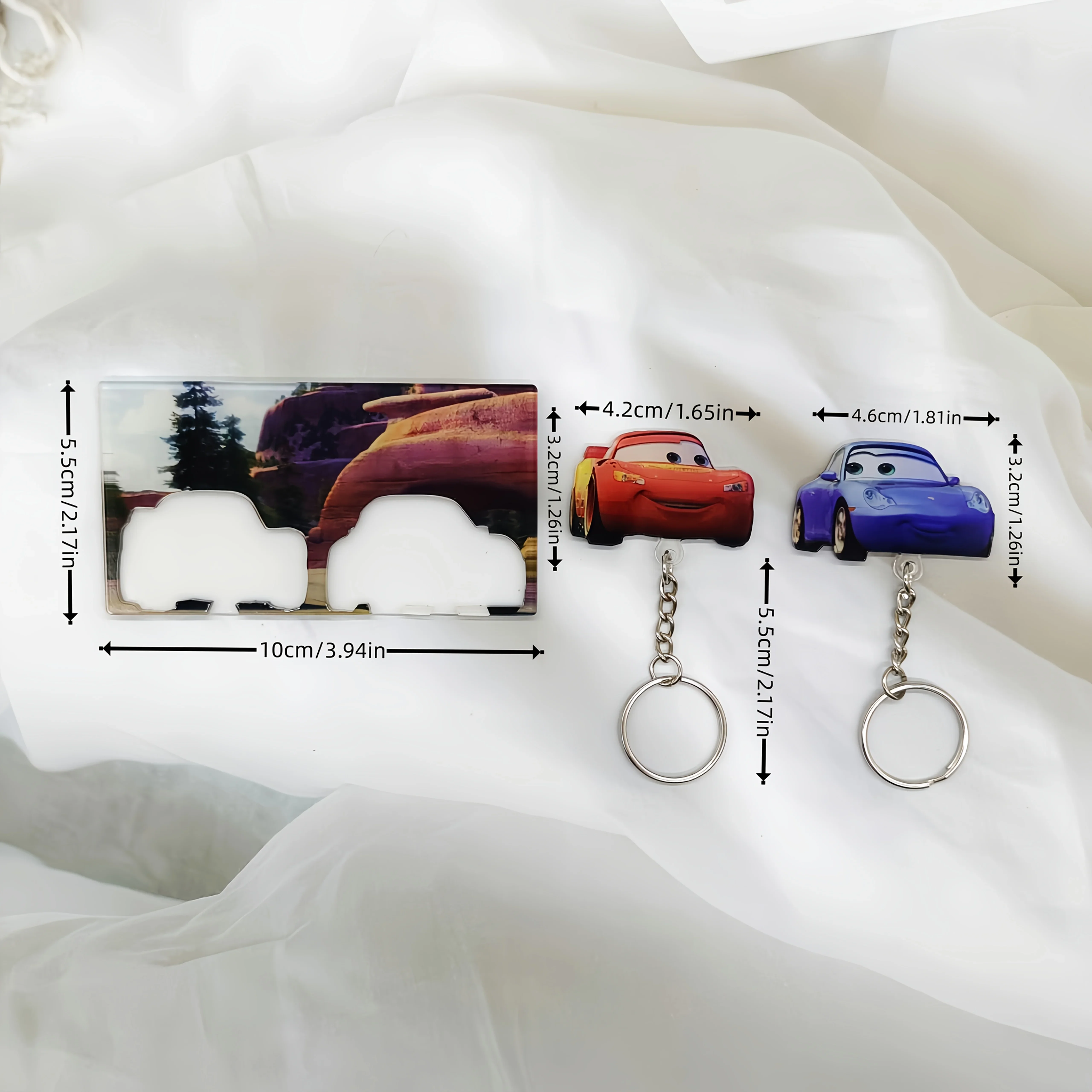 2pcs Cars McQueen Keychains, acrylic material. Cute pendants fit for wallets, backpacks and car keys, gifts for fans and friends