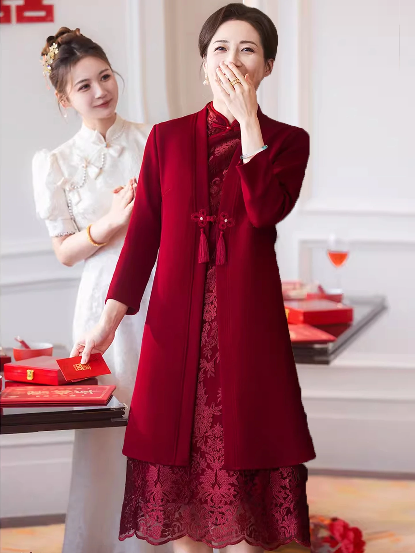 

Wedding Dress Two-Piece Set for Middle-Aged And Elderly Women Floral Embroidery Hollow out Waist-Cinched Mid-Length Skirt