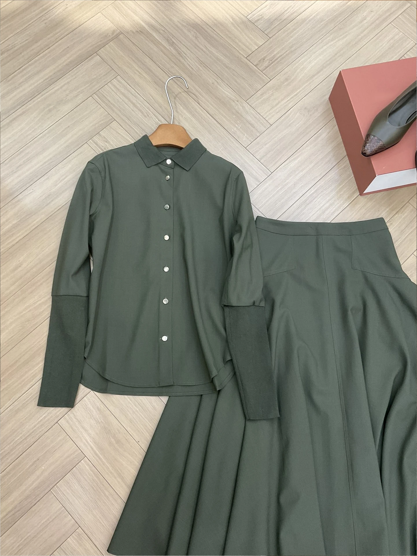 

2024 Summer New High Quality Fashion Light Luxury Women'S Wool Shirt + Wool Silk Skirt Set