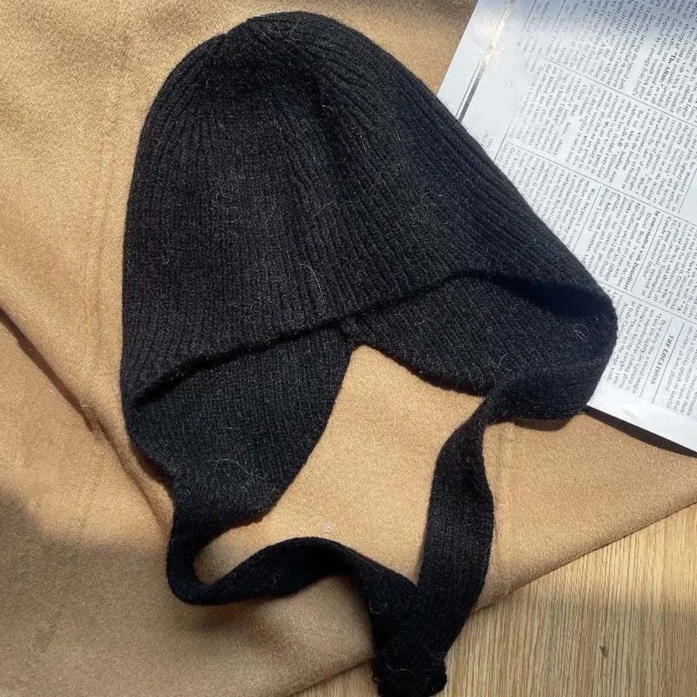 Minimalistische Strickmütze mit Ohrenklappen, winddicht, einfarbig, mit Bindeband, verdicktes Band, koreanischer Stil, trendige Damenmütze. – Detail 6