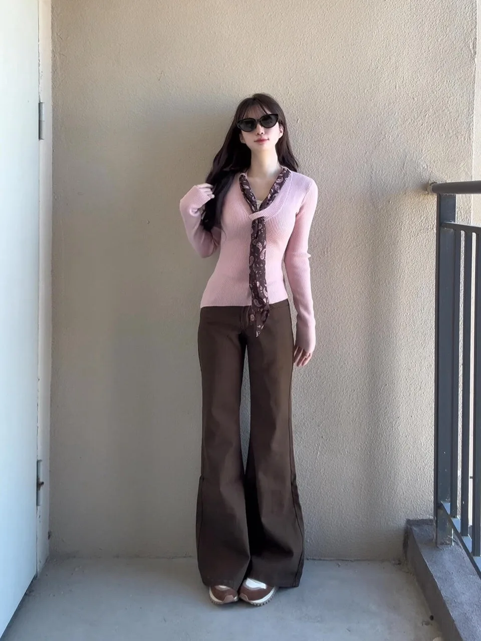 Damski sweter z dekoltem w serek, dopasowany, do noszenia pod spód, z ozdobną wstążką, różowy, krótki, w stylu koreańskim, z wzorem w kropki, rozpinany kardigan.