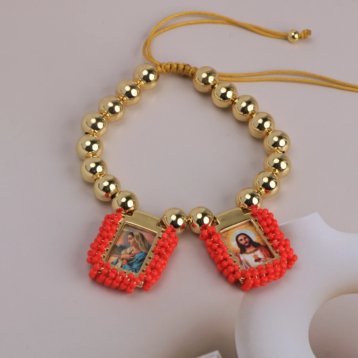 أساور دينية مطلية بالذهب عيار 18 قيراطًا مريم العذراء مطرزة هدية كاثوليكية قابلة للتعديل