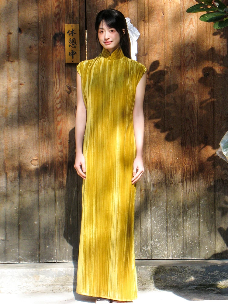 

New Chinese Sle Velvet Tang Suit with High Slit for Wedding Ceremony Golden Yellow Stand Collar Dr for Brides
