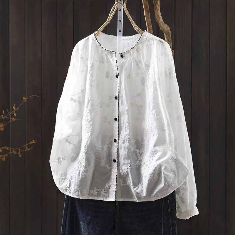 여성 긴팔 흰색 셔츠 신상품 2025 가을 빈티지 스타일 O넥 플로럴 자수 여성 캐주얼 탑 셔츠 T758