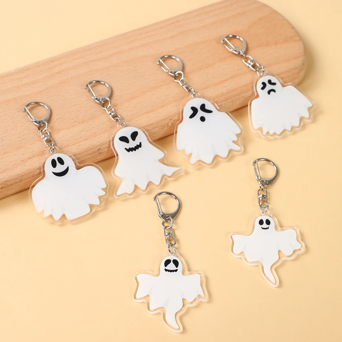 6pcs Halloween Ghost Acrylic Keyring Pendant Decorations Happy Halloween Party Ghost Keychain Decor Trick Or Treat Gift Favors