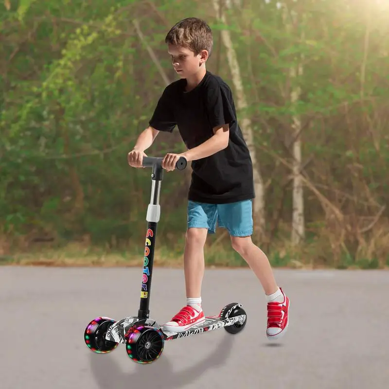 Light Up Scooter Foldable Graffiti Scooter With Flash Wheel Non-slip Deck Three Wheel Scooter Outdoor Activities For Birthday