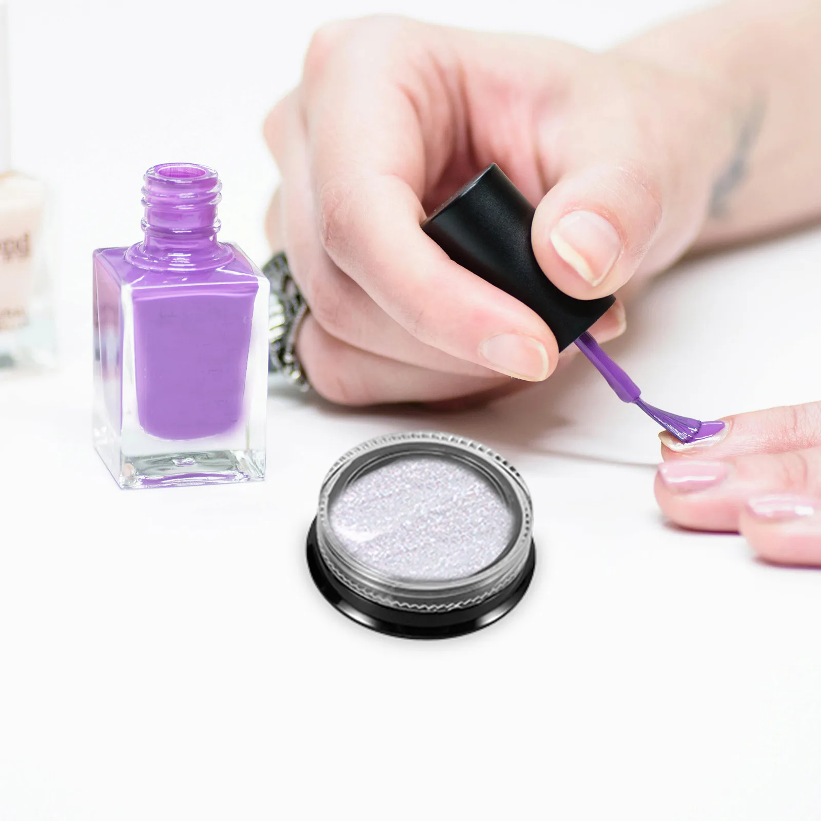 8Pcs Nail Glitter Jars Small Round Refillable Plastic Containers Portable Nail Art Storage Easy to Use Compact Reusable Jars