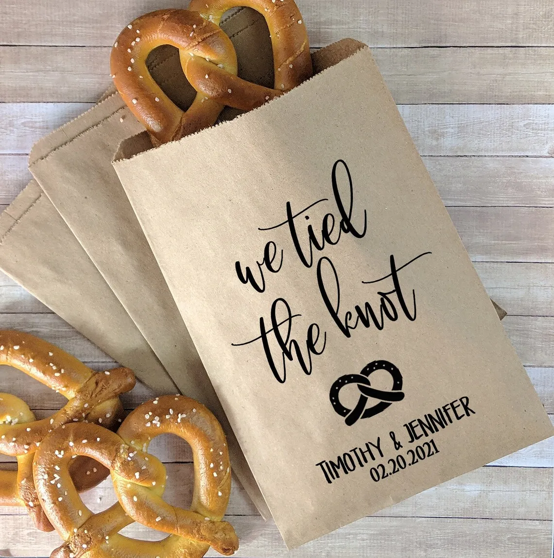 

25 шт., свадебные сумочки для сувениров Pretzel, мы привязали сумочки с узелком, забавные сумочки Pretzel, сумочки из крафт-бумаги, сумочки для свадебных сувениров в рустикальном стиле