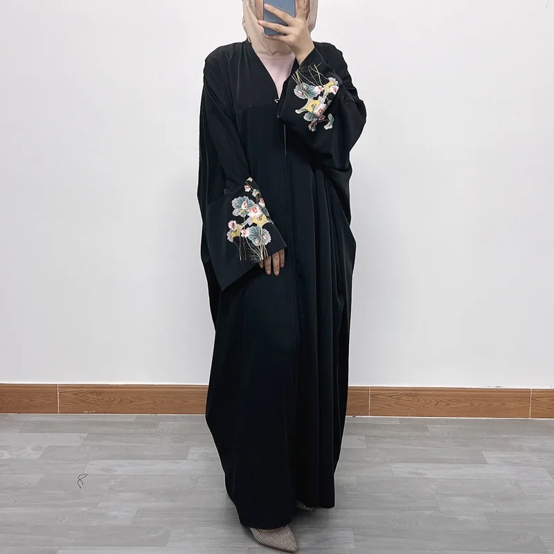

Elegant Abaya Long Robe With Batwing Sleeves And Lace Applique For Women Plus Size Dubai Middle East Style long woman shirt