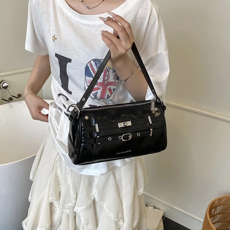 

Trendy Sweet Cool Biker Tote Bag Edgy Small Design Crossbody Shoulder Bag for Women Stylish Versatile Commuter Purse
