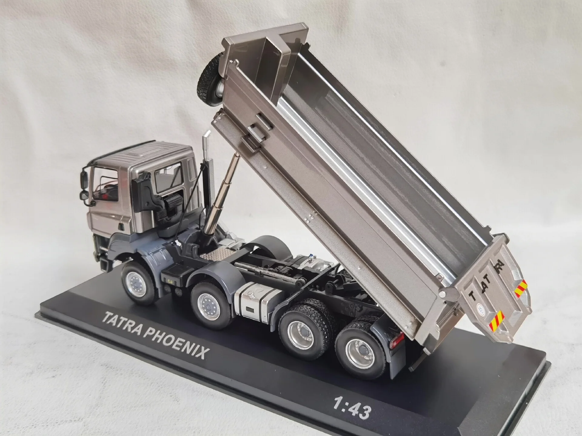 Box Cracking Diecast 1/43 Scale TATRA PHOENIX EURO6 Tractor Dump Truck Front Alloy Cargo Hopper Alloy F6 Alloy Car Model