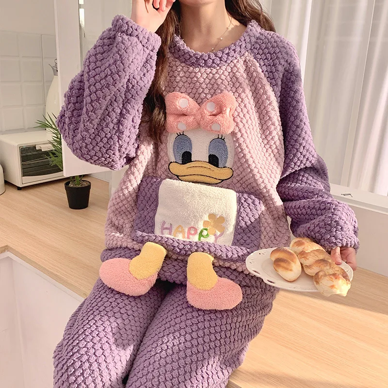 Pijama de cuello redondo de dibujos animados de pato Donald para mujer, ropa de dormir gruesa, cálida, suelta, larga, de dibujos animados de Disney, Invierno