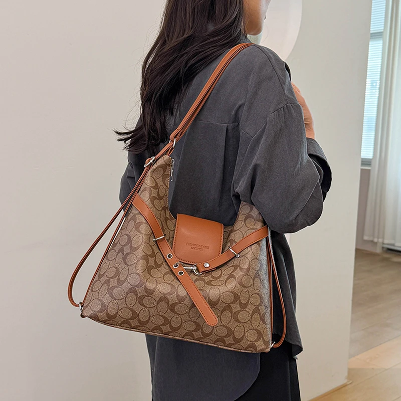 

Famous designer zipper shoulder bag, fashionable women's backpack, elegant and trendy style crossbody bag