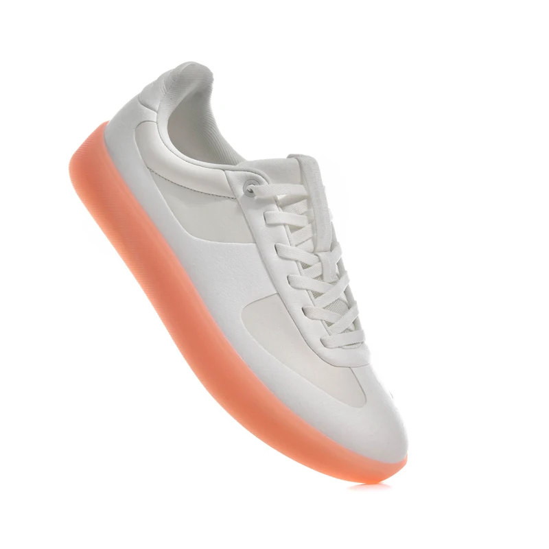 

The new retro trend running shoes combine vintage fashion elements with versatile on-trend attributes, perfect for daily wear an