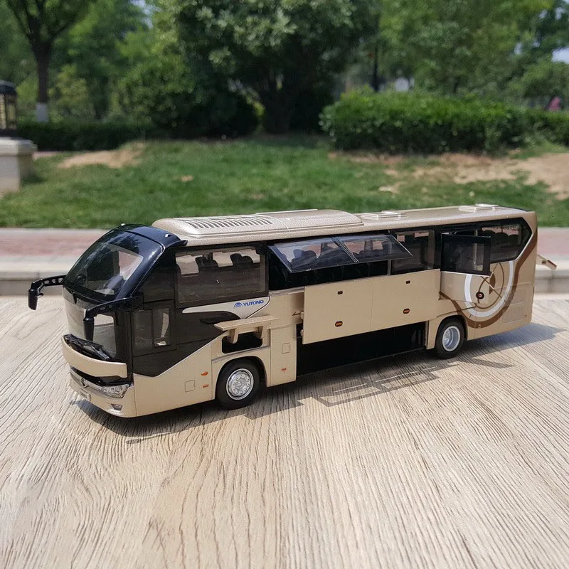 Diecast 1:42 Scale Yutong ZK6128HQB Highway Tourist Bus Simulation Alloy Car Model Collection Souvenir Display