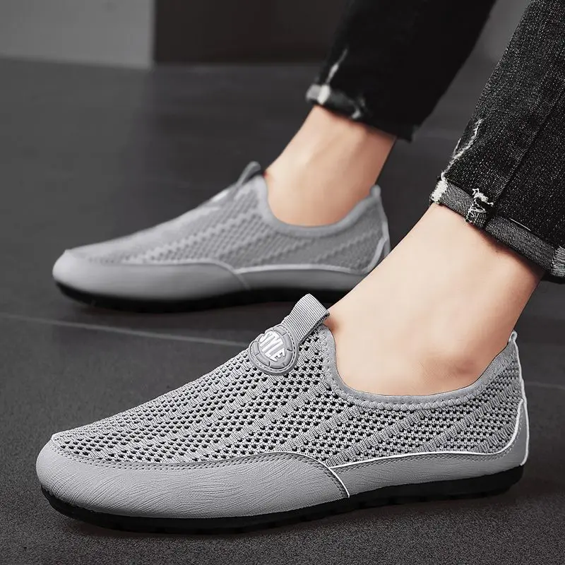 Men Casual Shoes The New Summer Breathable and Thin Mens Trainers Are Loafers Men with Stencilled Mesh and Slip-ons