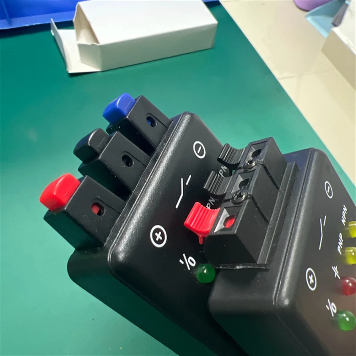 

AS63 New YH-800 Photoelectric Switch Tester Proximity Switch Magnetic Switch Tester Sensor Tester(Without 2 X 9V Battery)