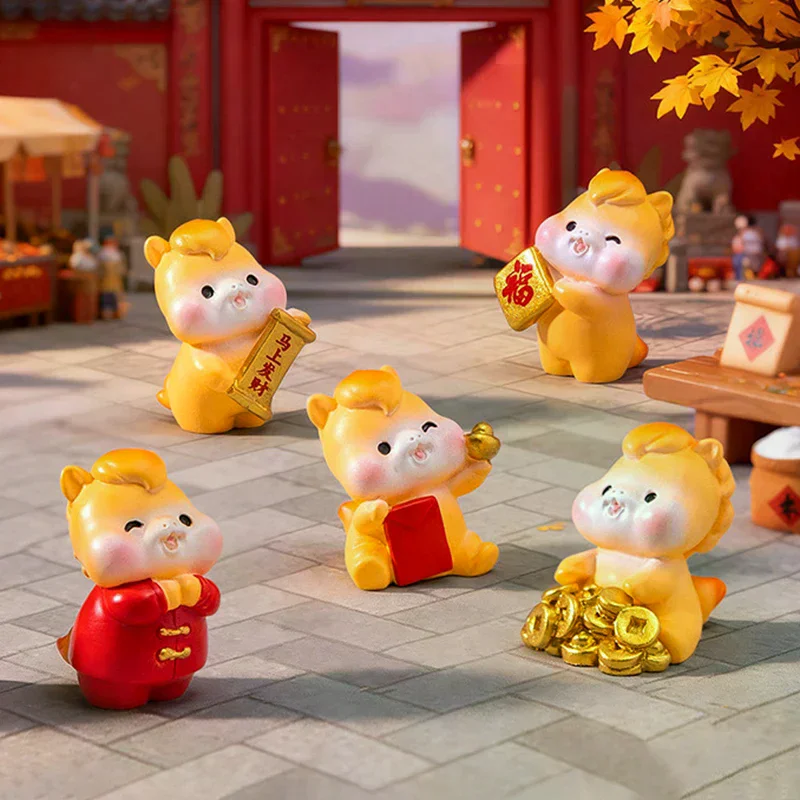 ของตกแต่งปีใหม่ 2026 รูปม้าการ์ตูนนำโชค ของประดับตกแต่งไมโครแลนด์สเคป สำหรับตกแต่งภายในรถยนต์ บ้าน โต๊ะทำงาน ของตกแต่งห้อง ของขวัญ