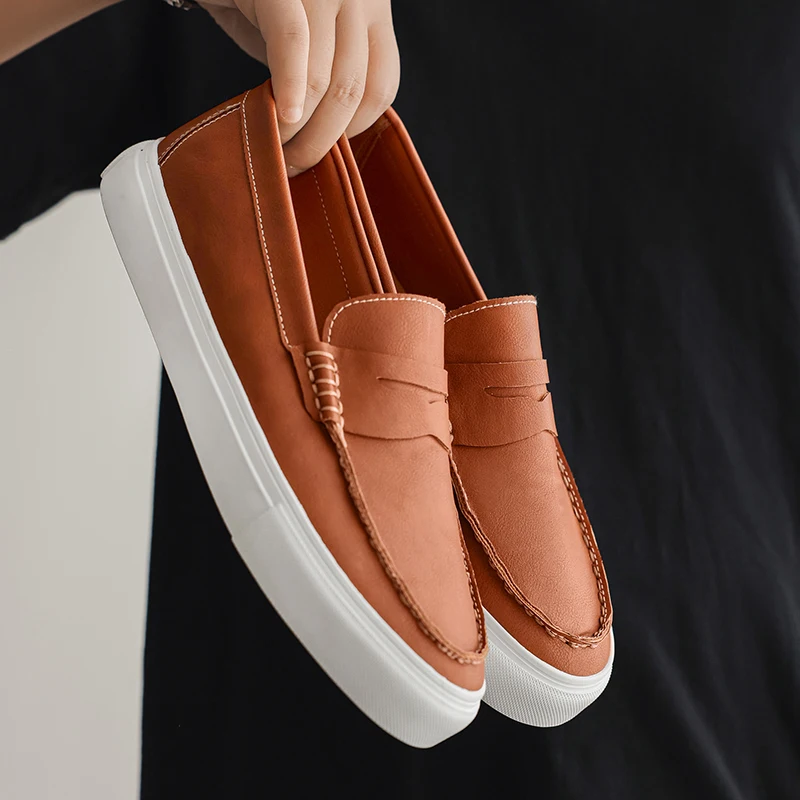 Mocasines de cuero a la moda para hombre, zapatos informales suaves y cómodos para hombre, zapatos de conducción sin cordones, zapatos ligeros transpirables para caminar