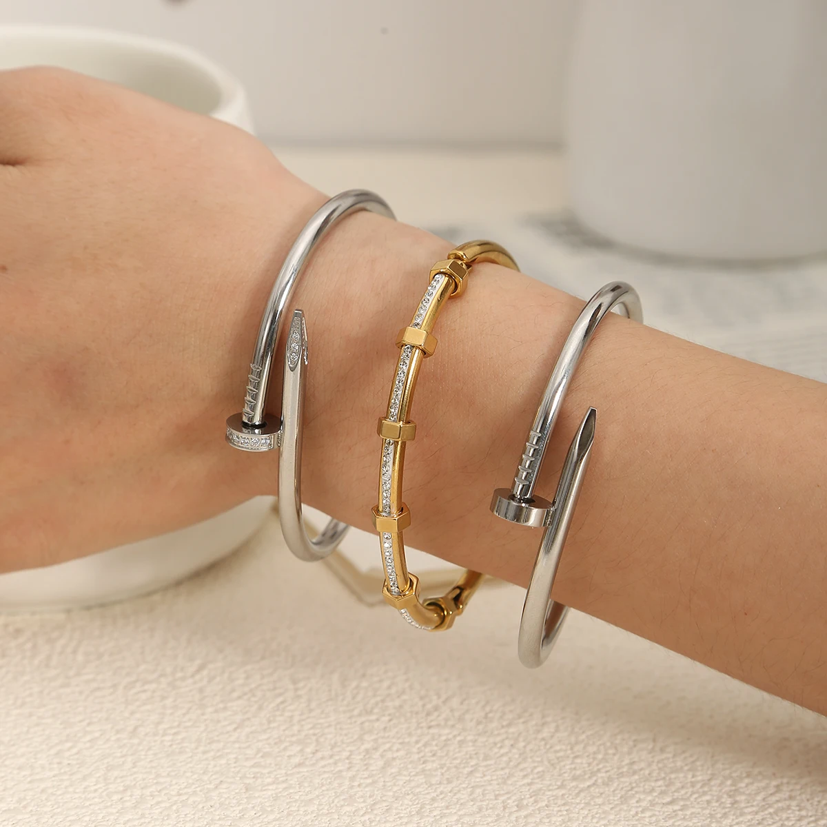 SOVOB أنيقة التيتانيوم الصلب 18K مطلية بالذهب أساور للنساء موضة ملابس اليد اليومية المرأة مجوهرات لهدايا عيد الميلاد #3