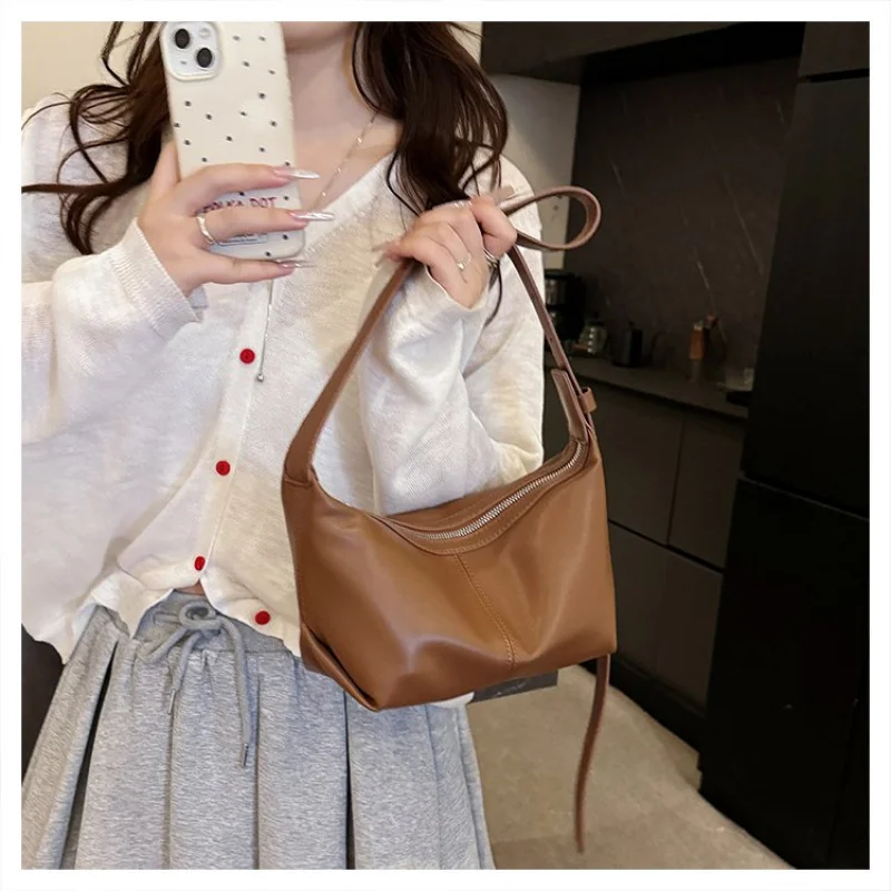 

Premium Women Handbag, Leather Material With Fashionable Touch, Famous Designer Tote Bag For Elegant Occasions