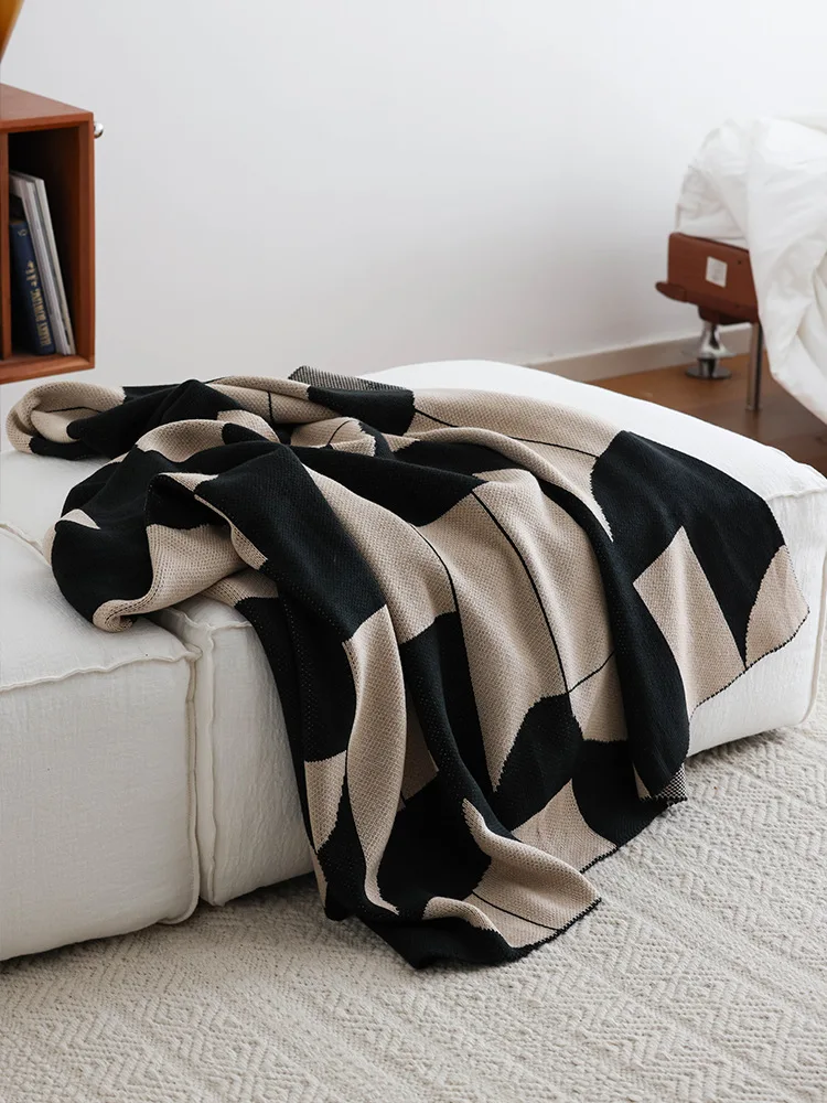 Nordic Geometric Throw Blanket Knitted Sofa Cover Home Decorative Cover Luxury Nap Bed Blanket Black And Coffee Soft Shawl Warm