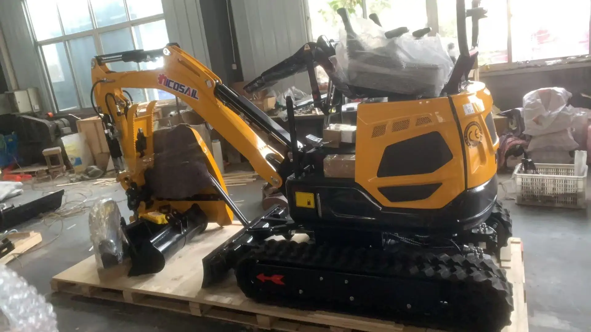 Compact construction equipment for urban and rural infrastructure construction using a small 1.2-ton hydraulic excavator