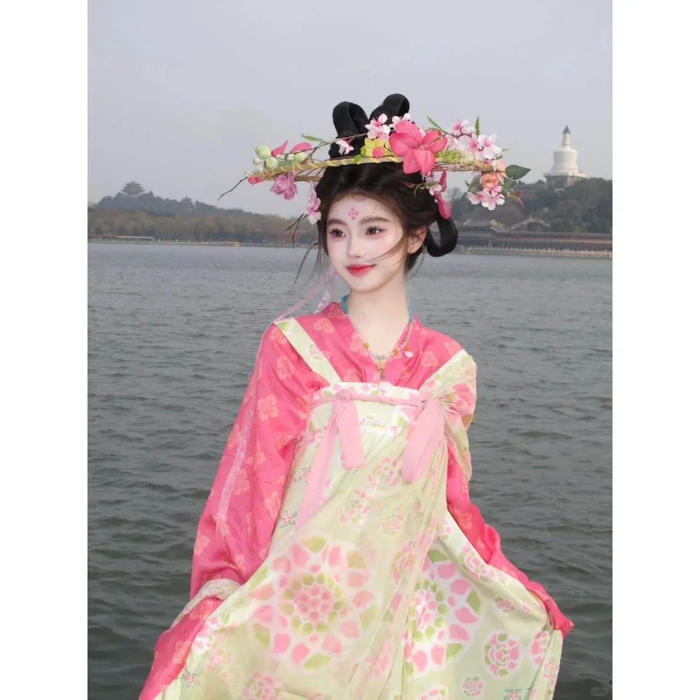 Spring Little Tang Style Hanfu, peach red and willow green contrasting colors, daily models