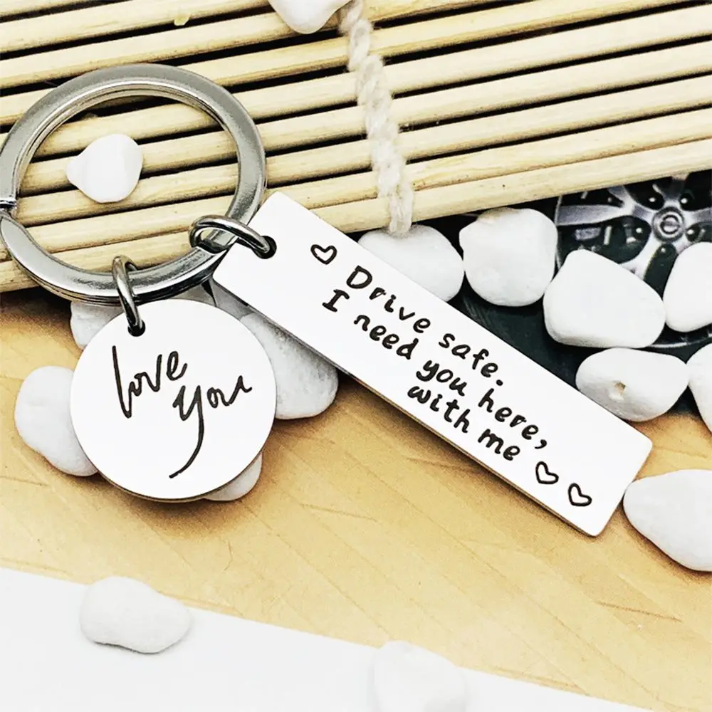 Chaveiro de carro de metal redondo para presente eu preciso de você aqui comigo dirigindo chaveiro seguro eu te amo chaveiro