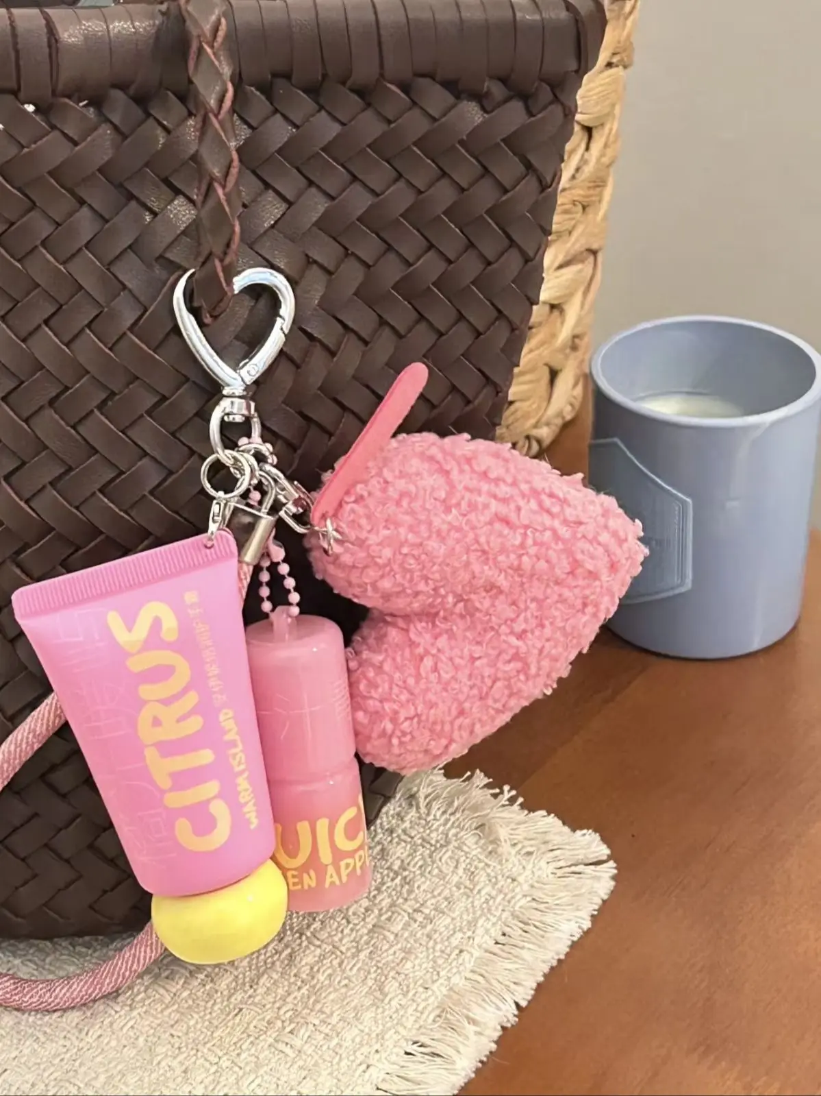 Autumn and winter new plush love bag pendant mobile phone case keychain accessories colored peach heart mobile phone lanyard
