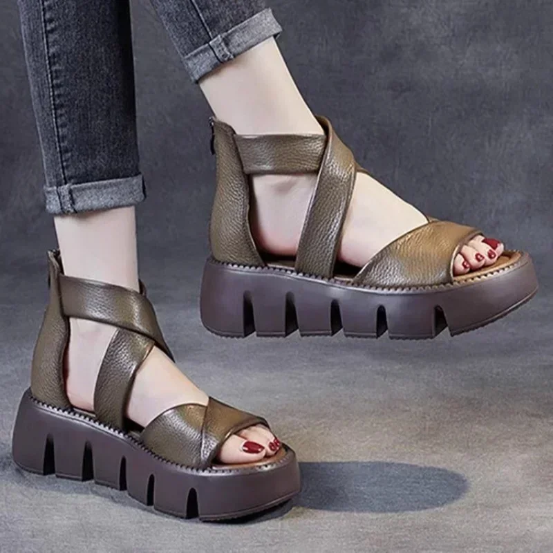 2025, neue handgefertigte Retro-Damen-Sandalen, Kreuz, echtes Rindsleder, Keile, Plattform, Gladiator-Schuh, Reißverschluss hinten, dicker Boden, cooler Stiefel