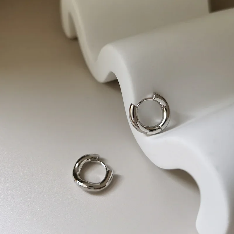 Minimalist Pure Silver S925 Hoop Earrings with Wave Design for Fashionable Commuters, Women's Jewelry