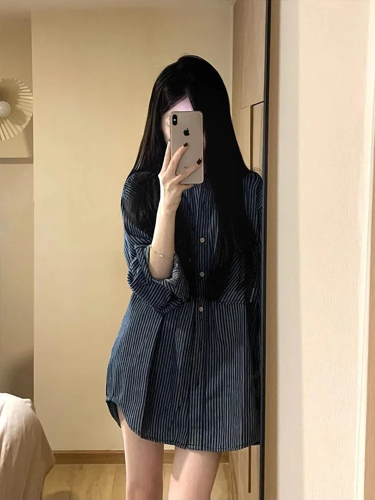 Camisa de gran tamaño Y2K para mujer, camisa a rayas con cuello tipo Polo de calle de Hong Kong, blusa informal holgada de manga larga a la moda para estudiantes de otoño