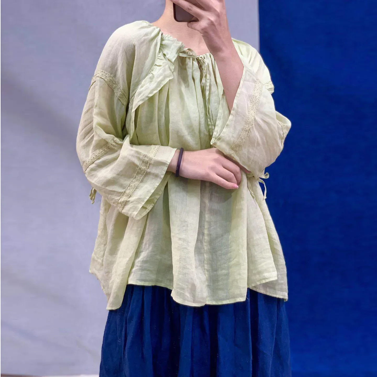 

2024, новые винтажные льняные свободные женские топы и блузки, летние однотонные рубашки с круглым вырезом и длинными рукавами с завязками и оборками