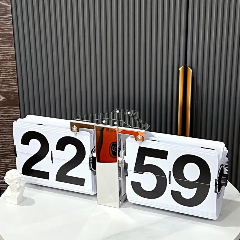 Luxury Metal Desk Clocks Retro Silent Minimalist Aesthetic Flip Clock Small Design Wall Clock Office Table Clocks Decoration