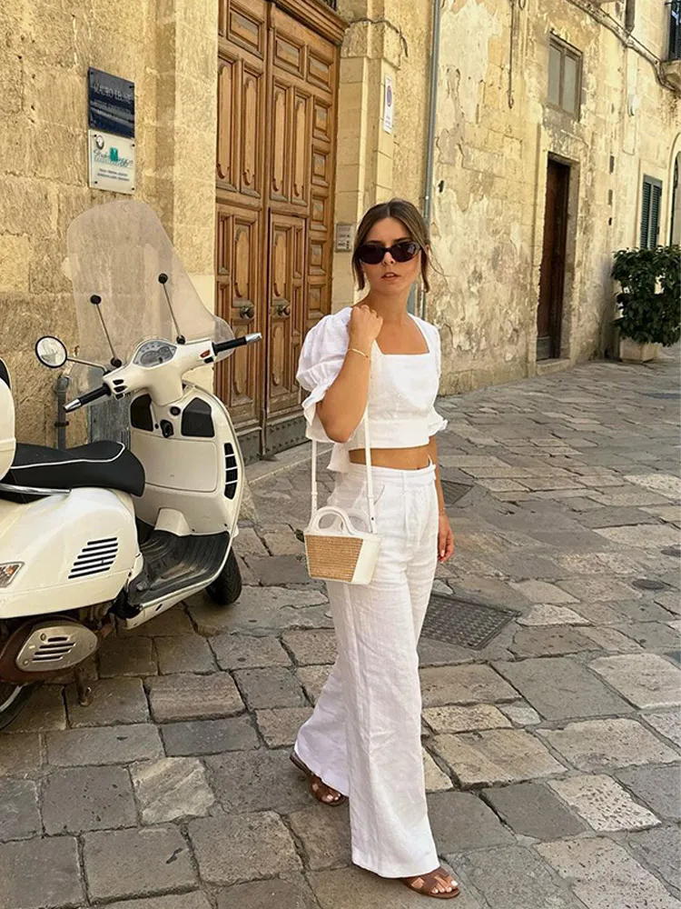 Traje de pantalones blancos con bolsillos dobles para mujer, Top corto elegante con cuello cuadrado y manga acampanada, conjunto de 2 piezas, ropa de playa para vacaciones de verano